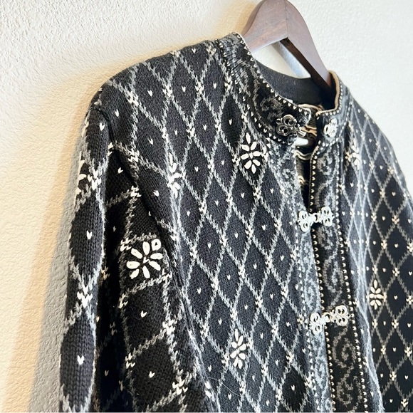 TALBOTS Women’s Black Knit Nordic Snowflake Sweater Cardigan fair isle winter M - Picture 2 of 10